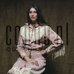 24-02-1978 Emmylou Harris at studio in Amsterdam, the Netherlands. February 24, 1978

[keywords]Eye Contact, Posed, Half Length[/keywords]